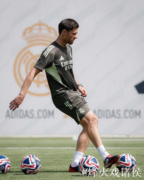 阿隆索险胜2-1:皇马客场两连捷,与巴萨差距缩至4分,争冠曙光再现 阿隆索险胜2-1:皇马客场两连捷,与巴萨差距缩至4分,争冠曙光再现